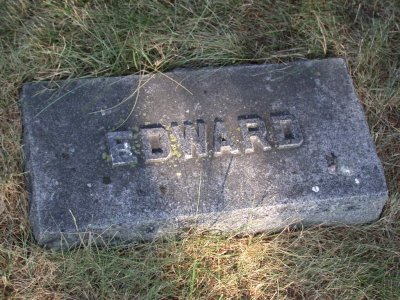 Edward Kelly headstone in family grave site in Austin MN