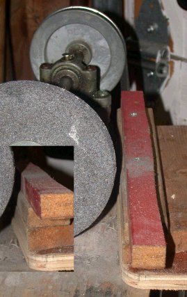 Home built grinder with added platform and blade grinding guide